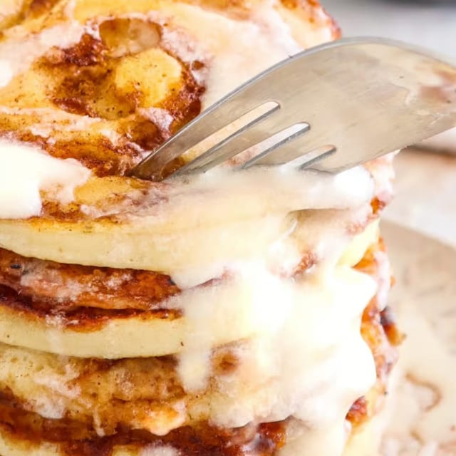 CINNAMON ROLL PANCAKES