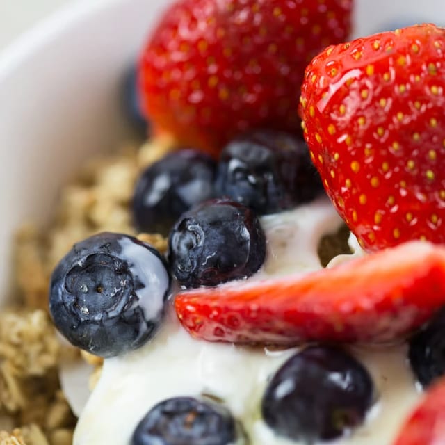 ORGANIC BERRY GREEK YOGURT