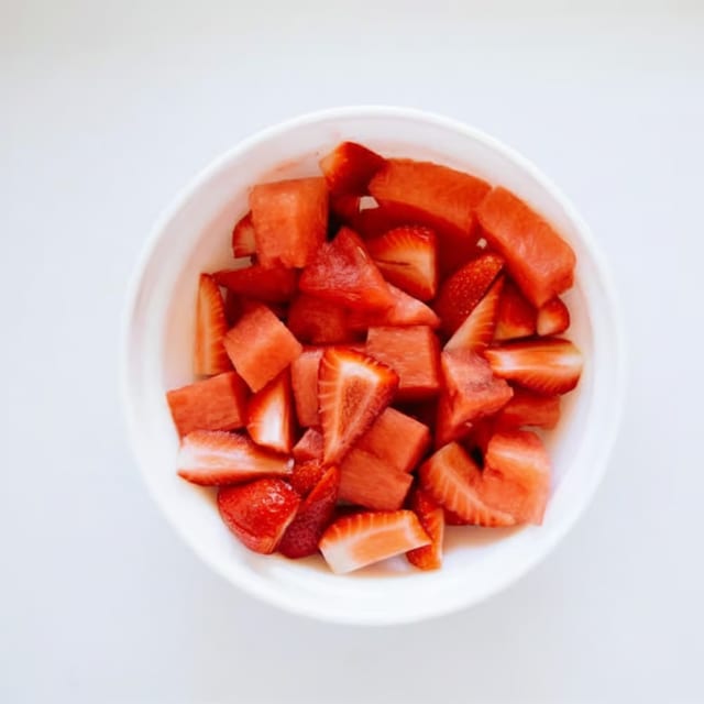 SLICED STRAWBERRIES BOWL