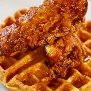 CRISPY ORGANIC CHICKEN & BACON WAFFLE