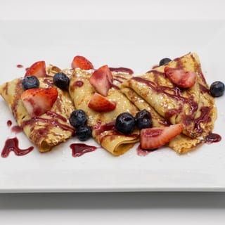 SIGNATURE BERRY BLISS CREPES