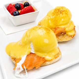 SMOKED SALMON BENEDICT