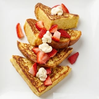 STRAWBERRY CHEESECAKE FRENCH TOAST